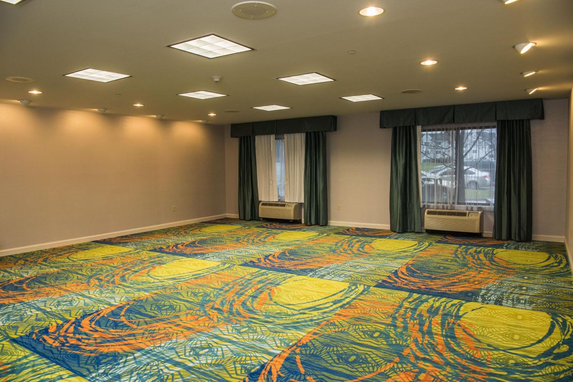 Wyndham Garden Erie 2*