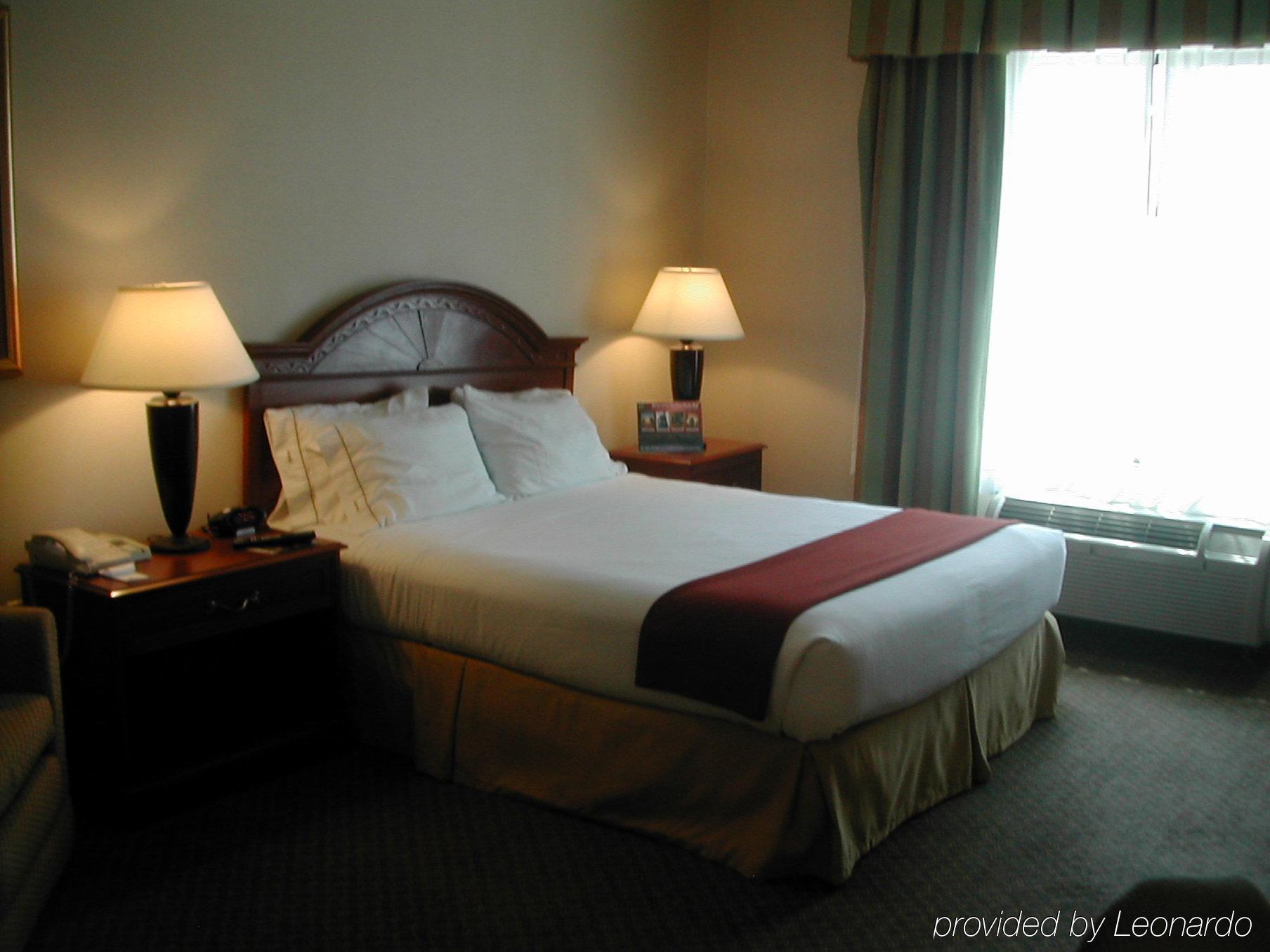 Wyndham Garden Erie Resort 2*