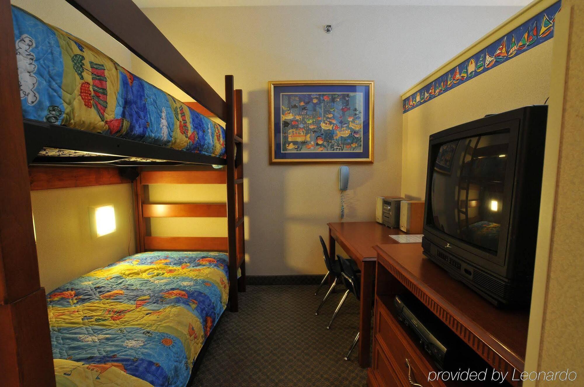 Wyndham Garden Erie 2*
